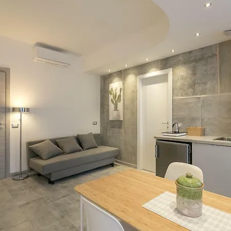 Central Station Intimate Apt * Mediolan